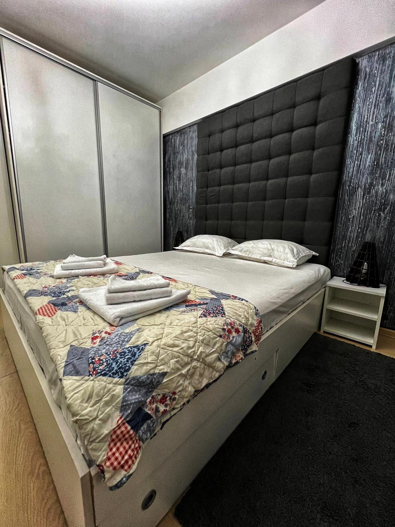 Boutique Park Residences 5 Bukares Bagian luar foto